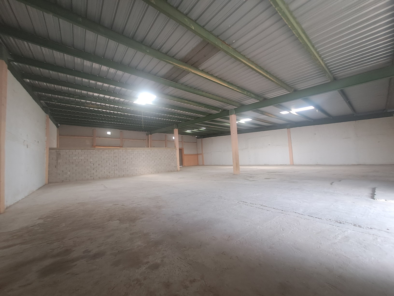 otros inmuebles - Alquilo  nave 800 mts av monumental con rampa  0