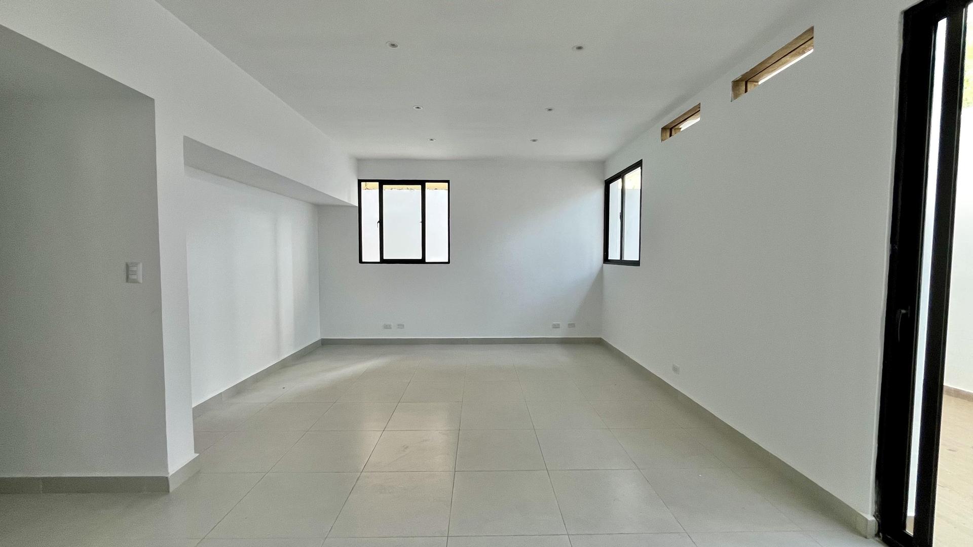 oficinas y locales comerciales - ¡Local Comercial en Alquiler con Terraza en La Julia, Santo Domingo! 6
