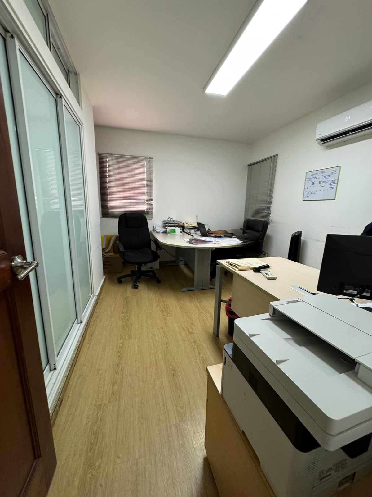 oficinas y locales comerciales - Alquilo Local Ideal Para Oficina en 2do Piso en Ensanche Paraíso Código: PD460 0