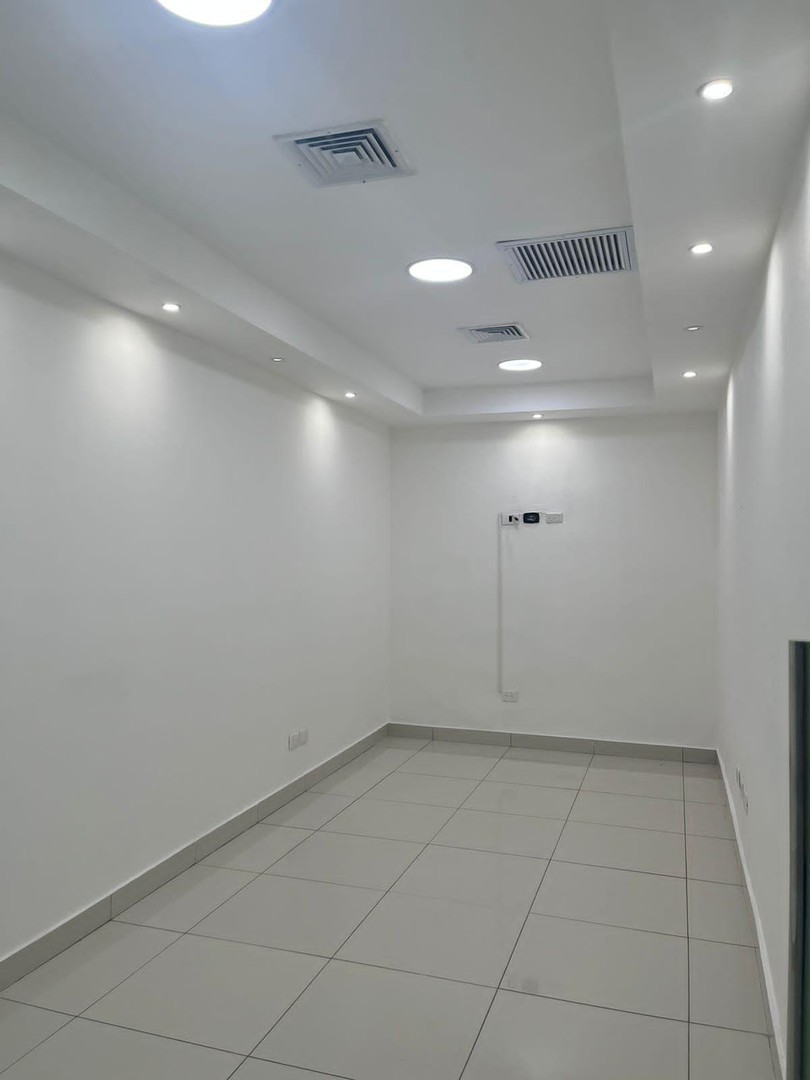 oficinas y locales comerciales - En Alquiler Local de Oficina en los prados Segundo Nivel con 150m2 y 3 parqueos  4