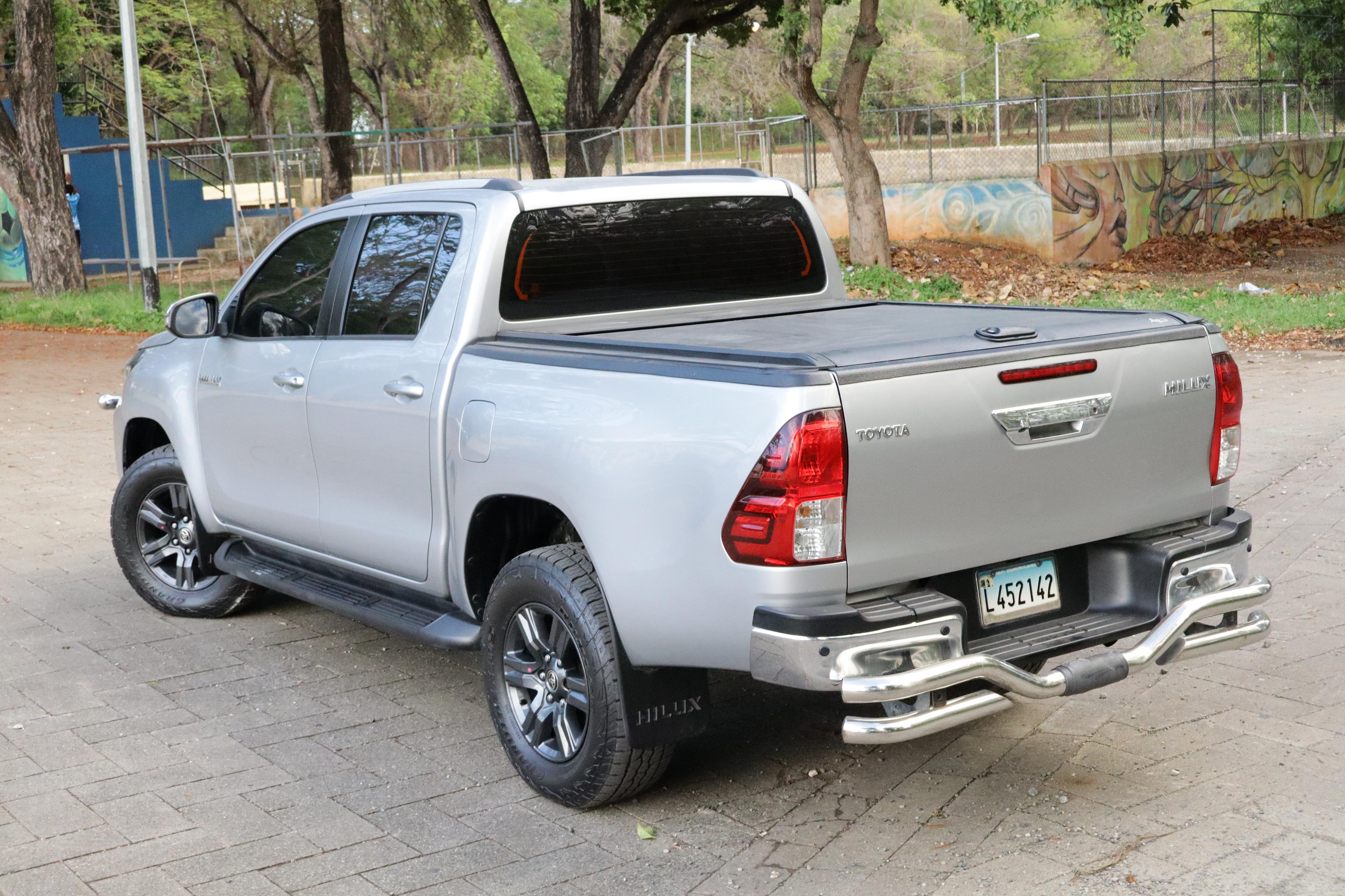 jeepetas y camionetas - Montate en super toyota Hailux 2022 todo terreno 4x4 clean carfax  3
