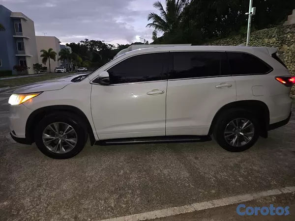 jeepetas y camionetas - Toyota Highlander 2
