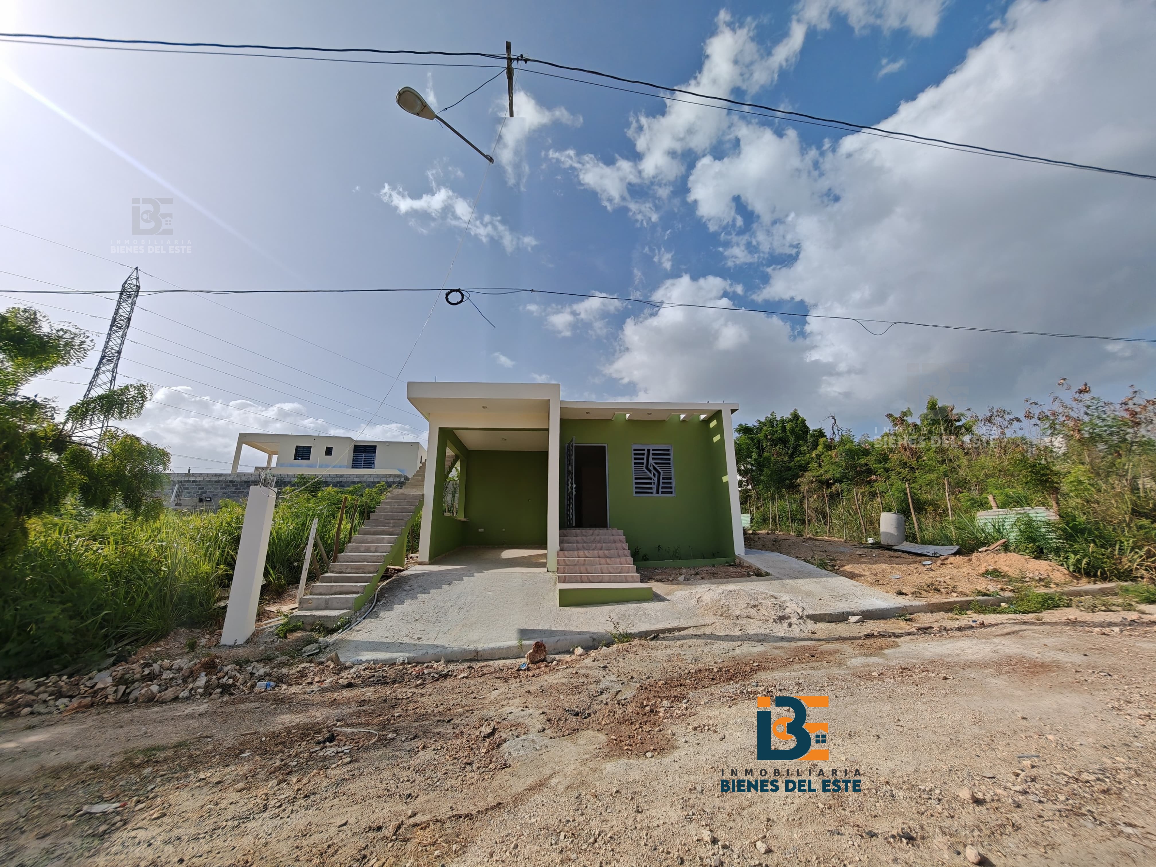 casas - Se Vende Vivienda Nueva, con mucho Patio en SPM. 0
