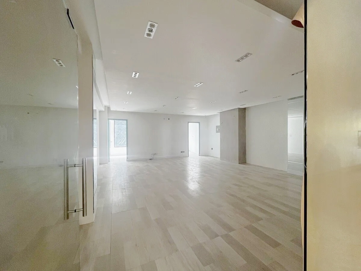 oficinas y locales comerciales - Local céntrico en Piantini 1