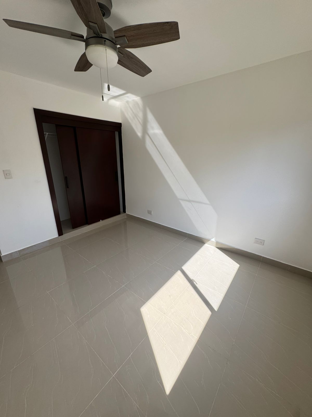 apartamentos - Apto Alquiler La Esperilla 3er piso con 136 metros