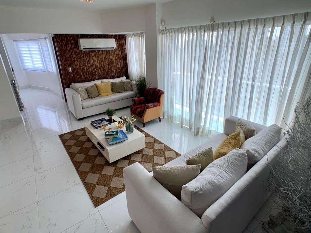penthouses - Pent-house de 3 niveles en Naco con jacuzzi 0