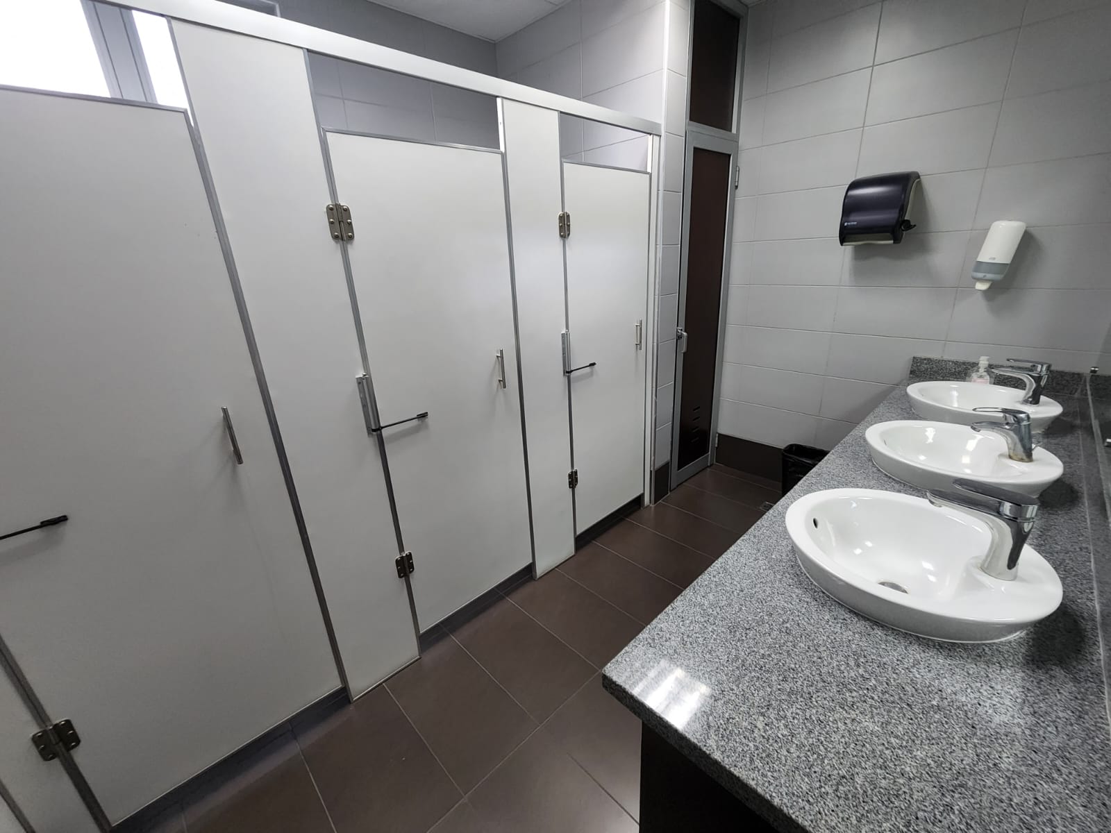 oficinas y locales comerciales - Edificio Corporativo en Venta para Inversionistas 3