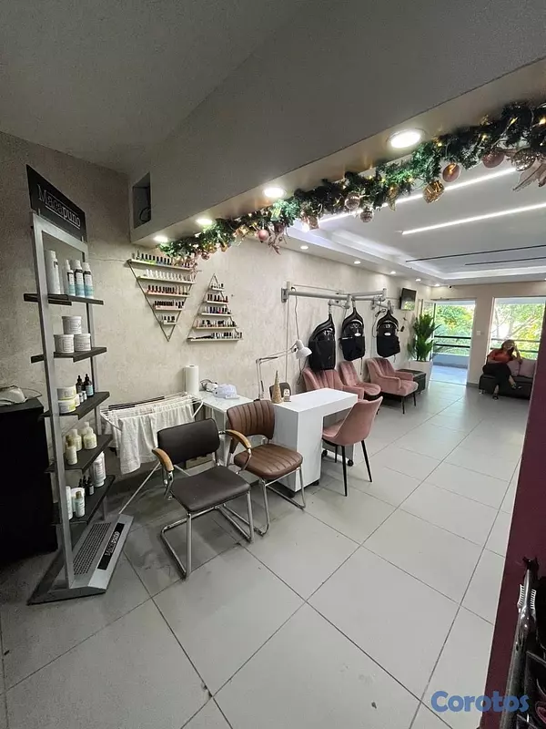 oficinas y locales comerciales - LOCAL EN VENTA DE USO COMERCIAL  4