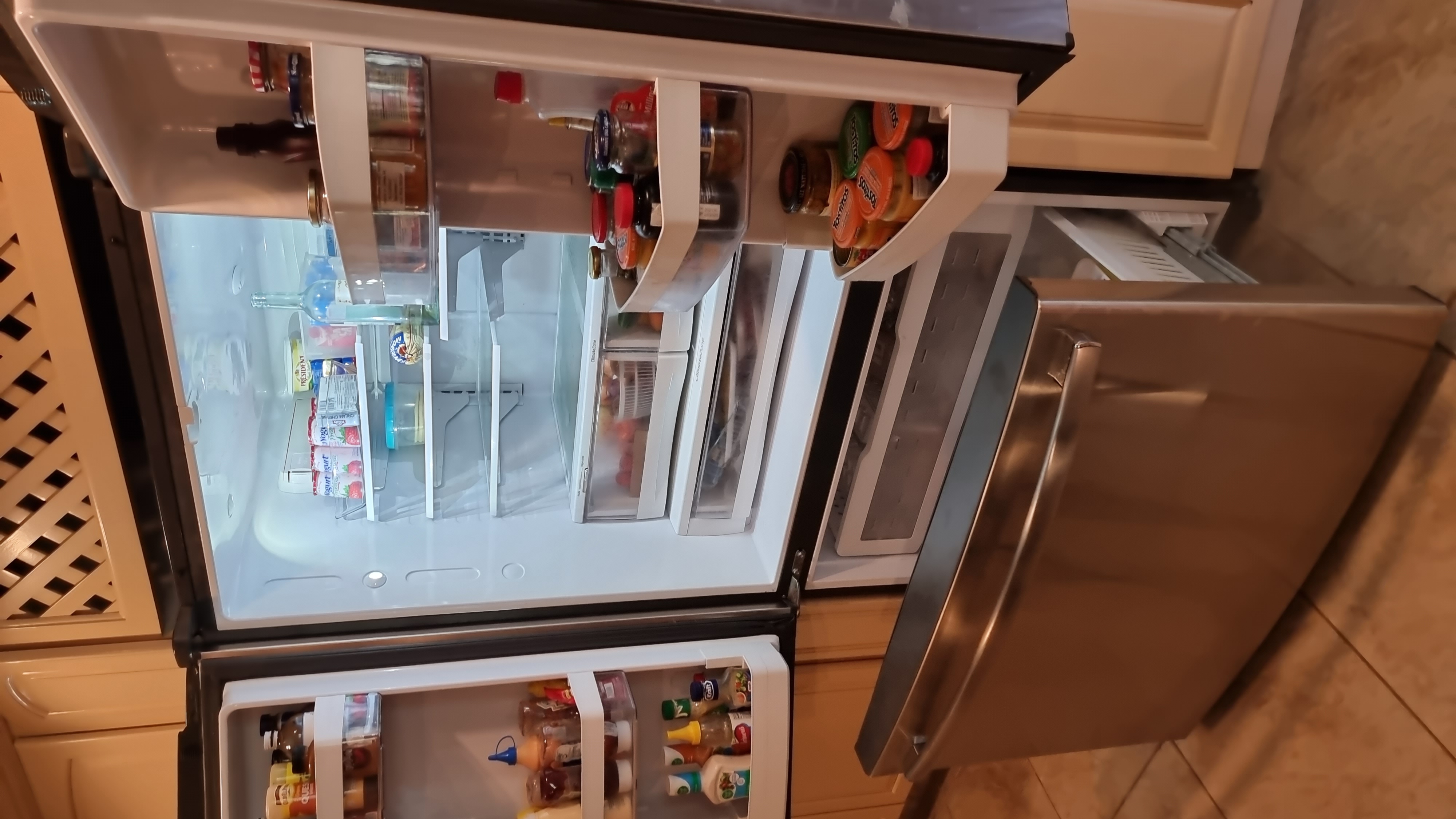 cocina - Oportunidad, la nevera funciona, arriba no enfria optimamente,congela perfecto.  2