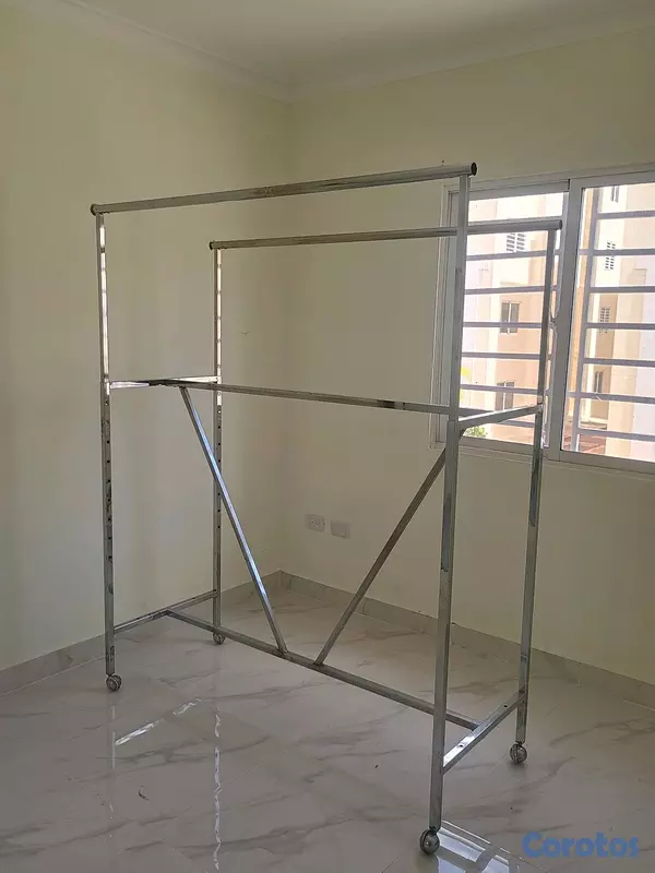 decoración y accesorios - Rack para exhibición de Ropa 3
