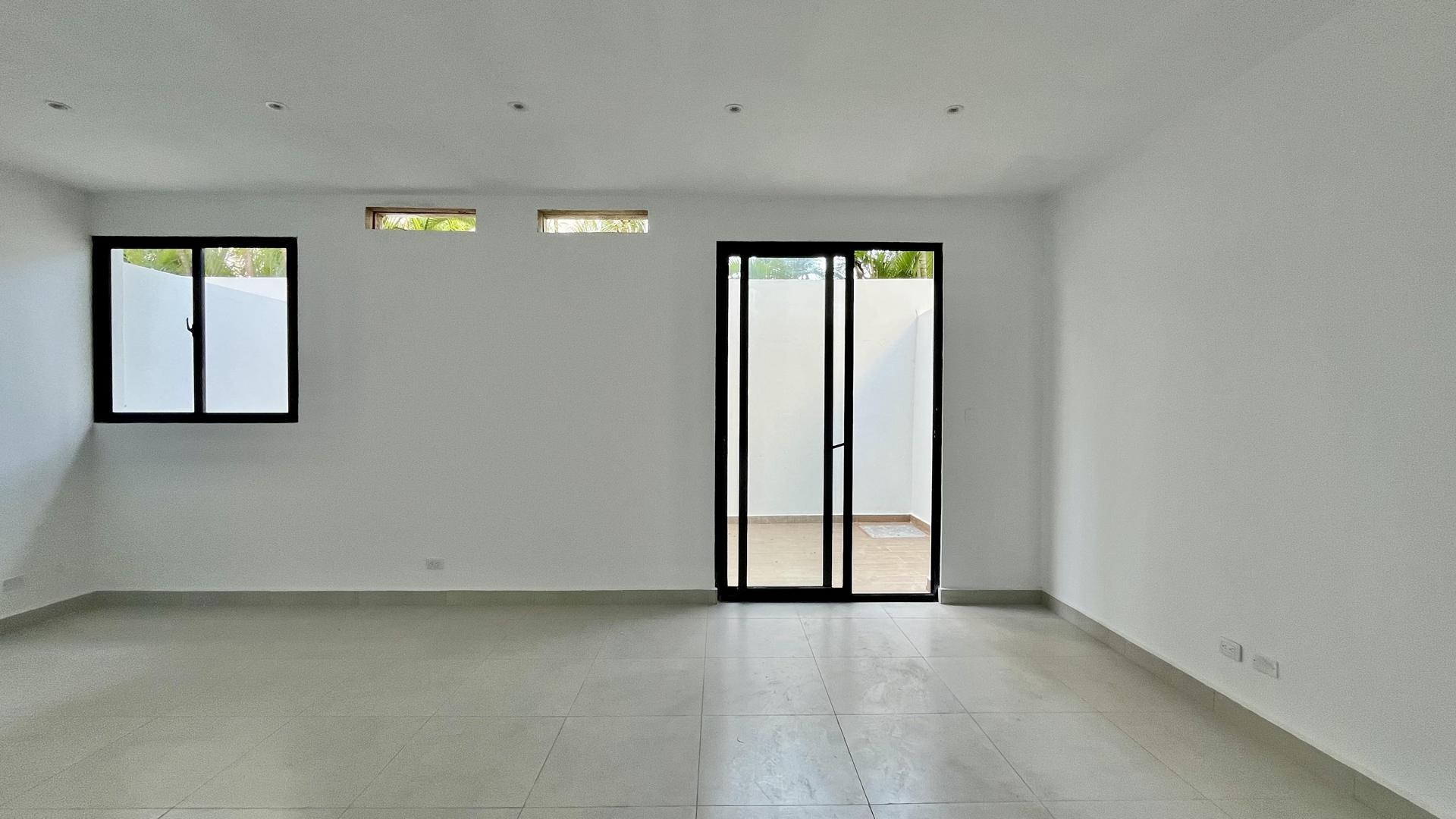 oficinas y locales comerciales - ¡Local Comercial en Alquiler con Terraza en La Julia, Santo Domingo! 7