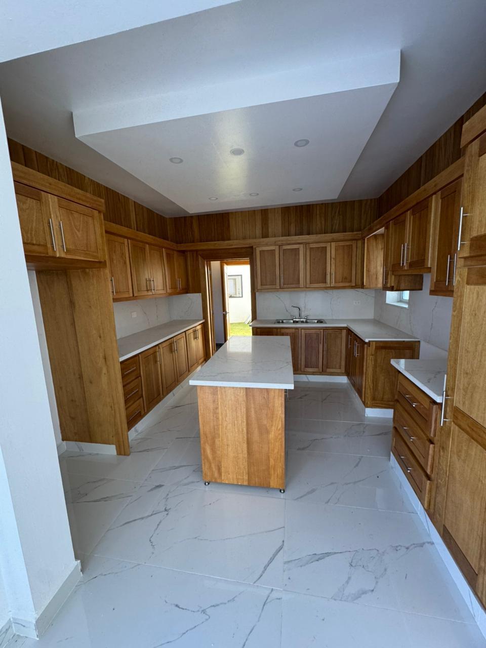 casas -  Casa de 2 Niveles en Venta – Residencial  3