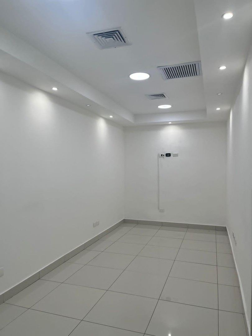 oficinas y locales comerciales - En Alquiler Local de Oficina en los prados Segundo Nivel con 150m2 y 3 parqueos  5