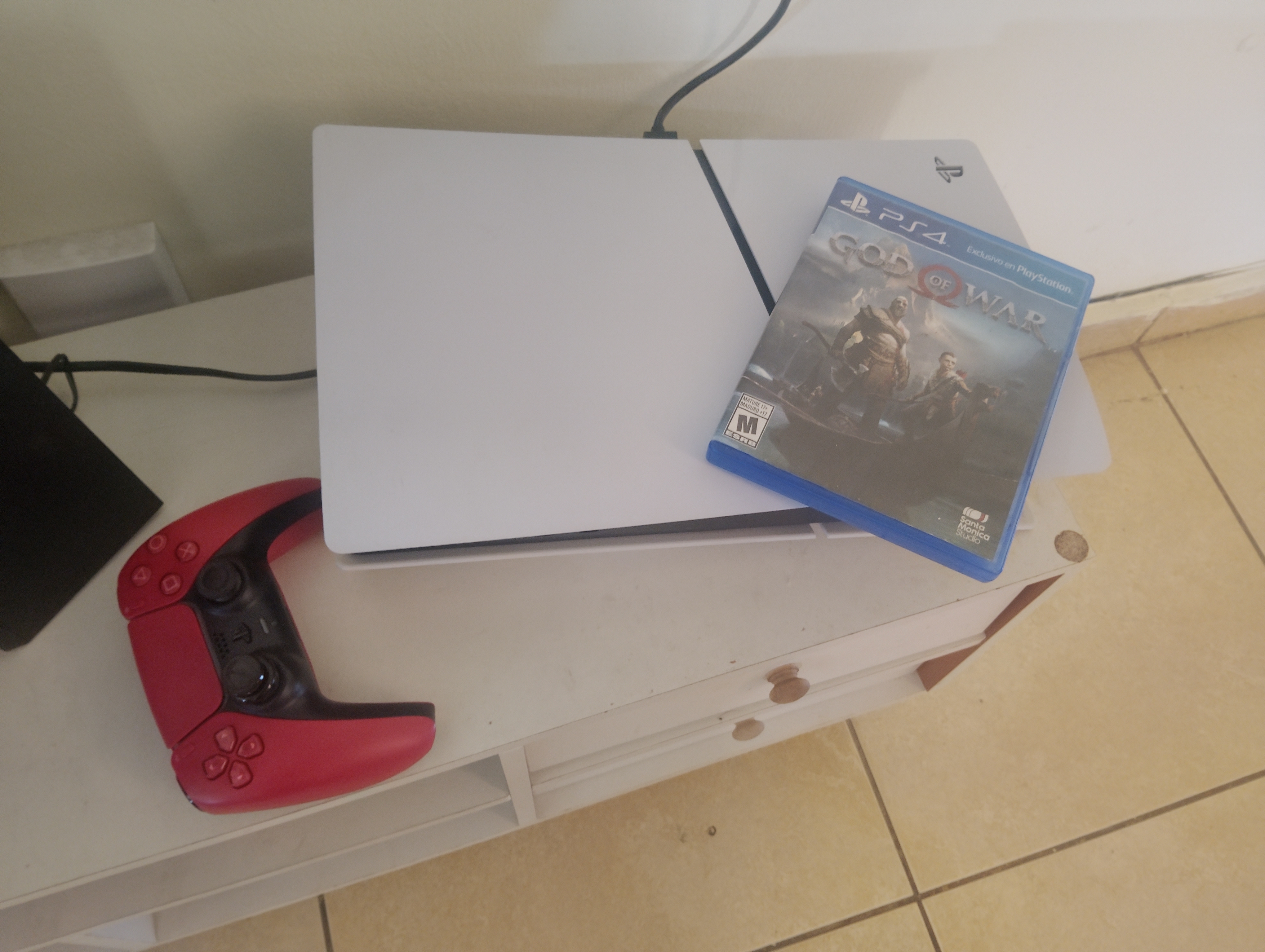 consolas y videojuegos - la consola esta como nueva tiene un juego y su caja 