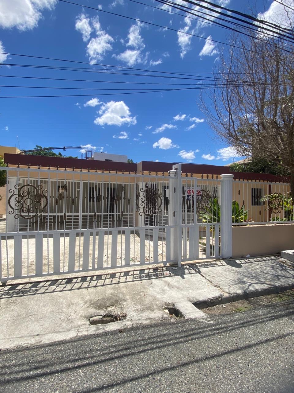 casas - venta de casa en la autopista de San isidro Brisa oriental con 352mts 4