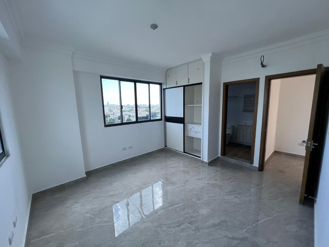 apartamentos - Torre paraíso 
Torre moderna Airbnb friendly y peds friendly 
9no piso .3hab 0
