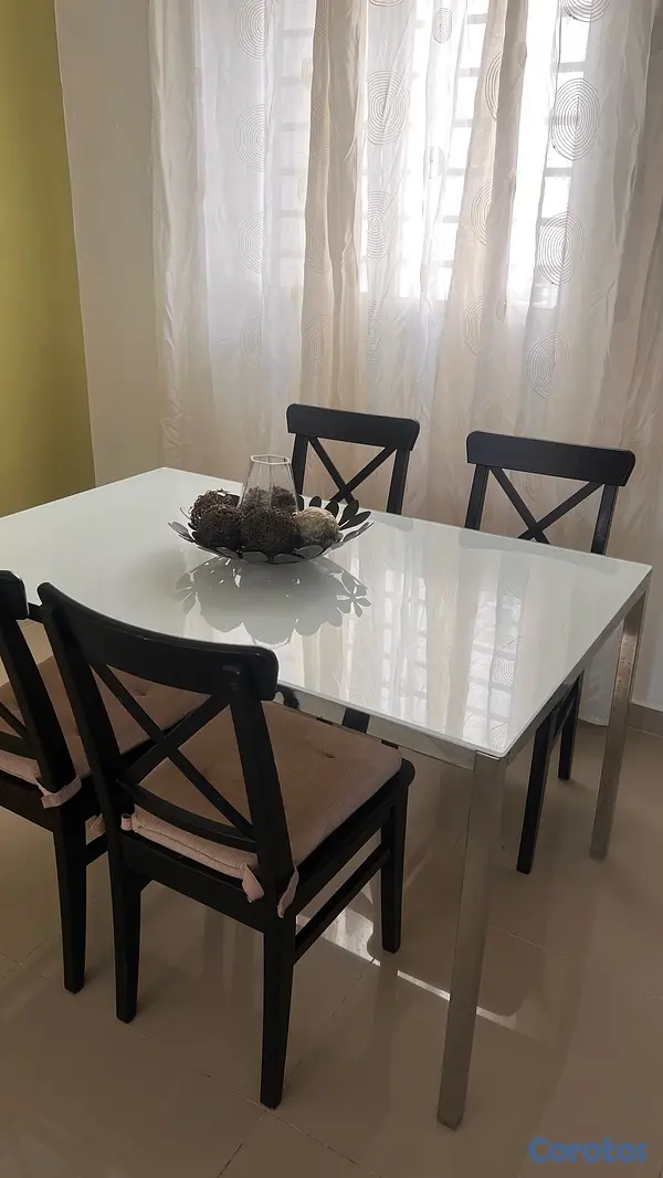 muebles y colchones - comedor de Ikea - Mesa y sillas 3