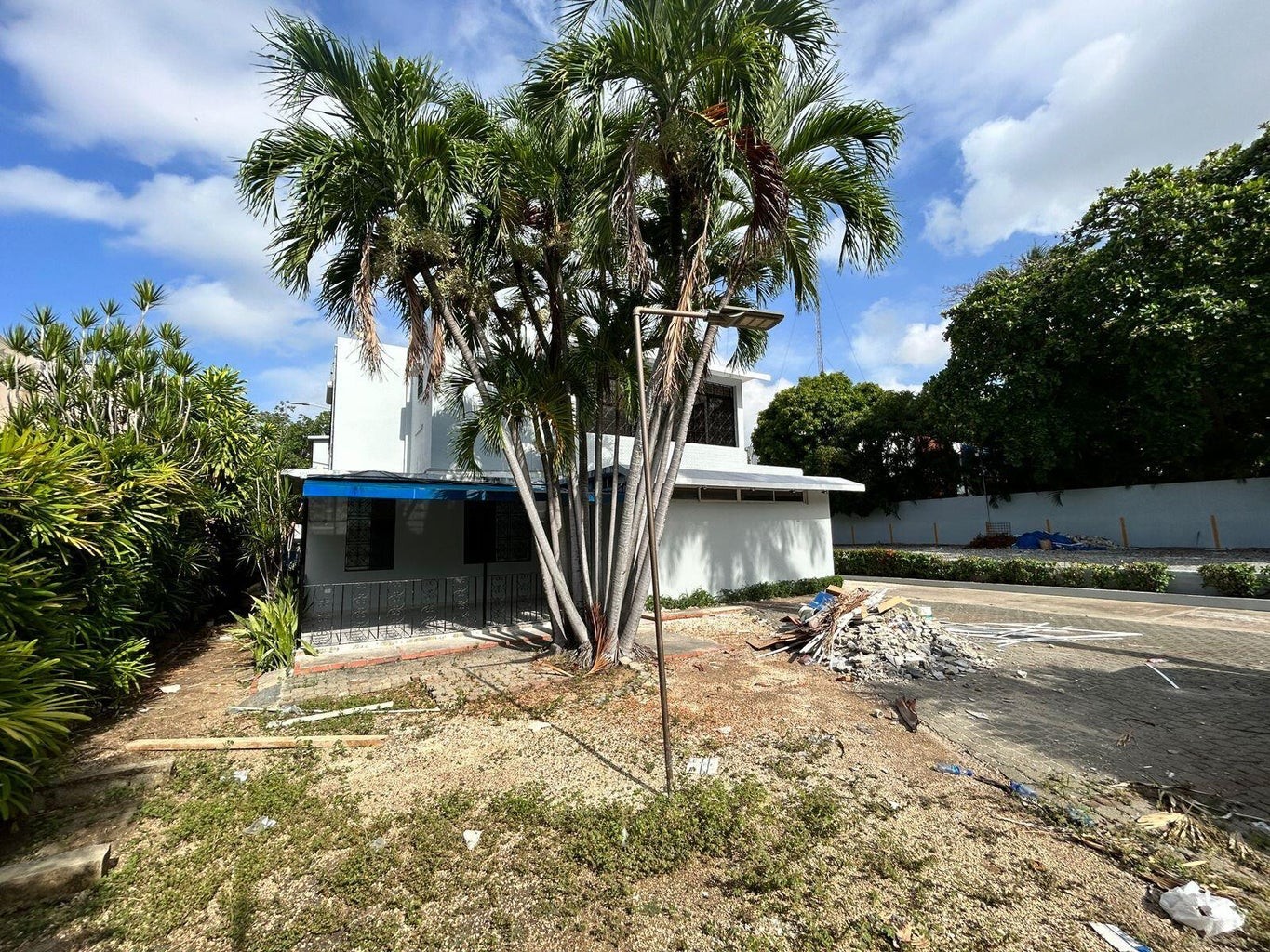 casas - Casa para uso comercial de 500 m2 de construcción y 1500 m2 de solar. Alquiler 6