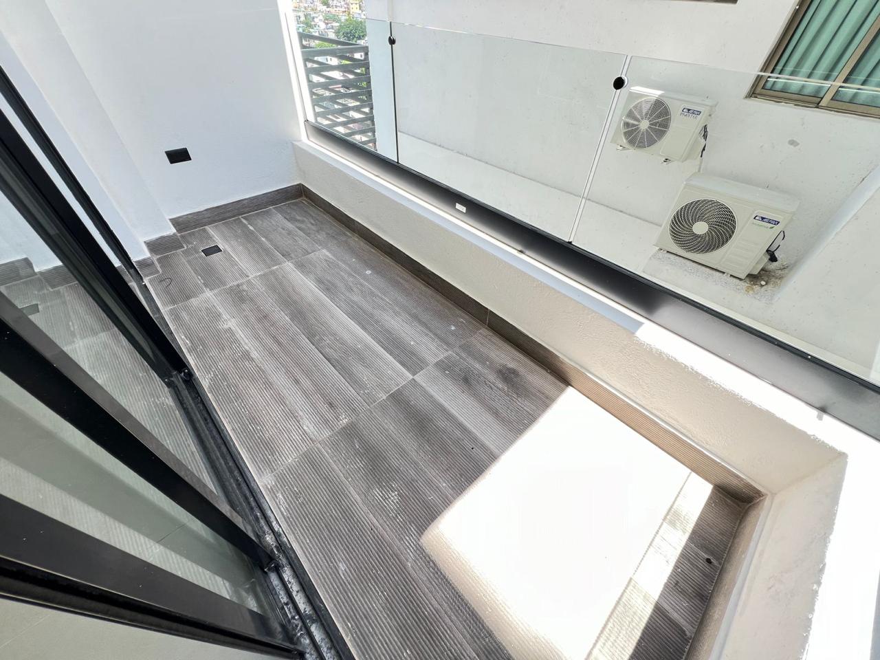 apartamentos - Vendo Evaristo morales piso 8 una hab 1.5 baños pa 5