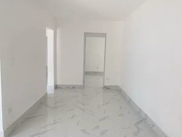 oficinas y locales comerciales - Local céntrico en Gazcue  2