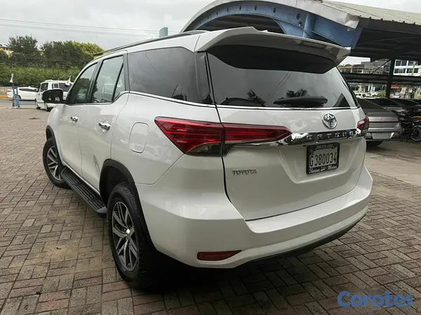 jeepetas y camionetas - Toyota fortuner 2017 9