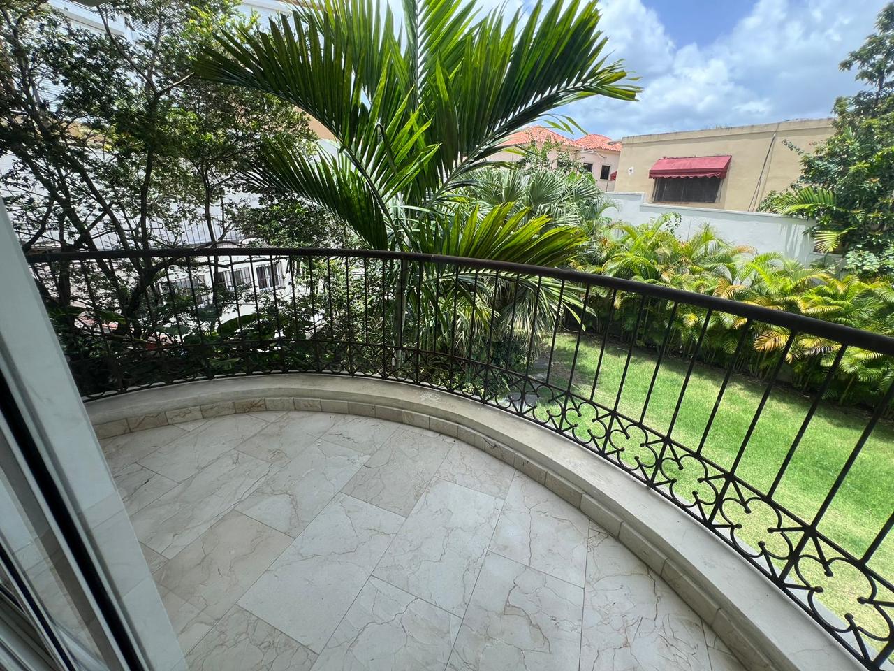casas - Vendo Casa De 2 Niveles En Arroyo Hondo Sin Interm 2