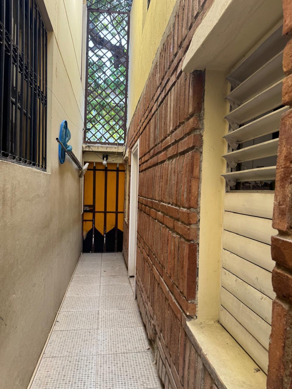 casas - Vendo casa independencia dos niveles tres hab 2.5  4