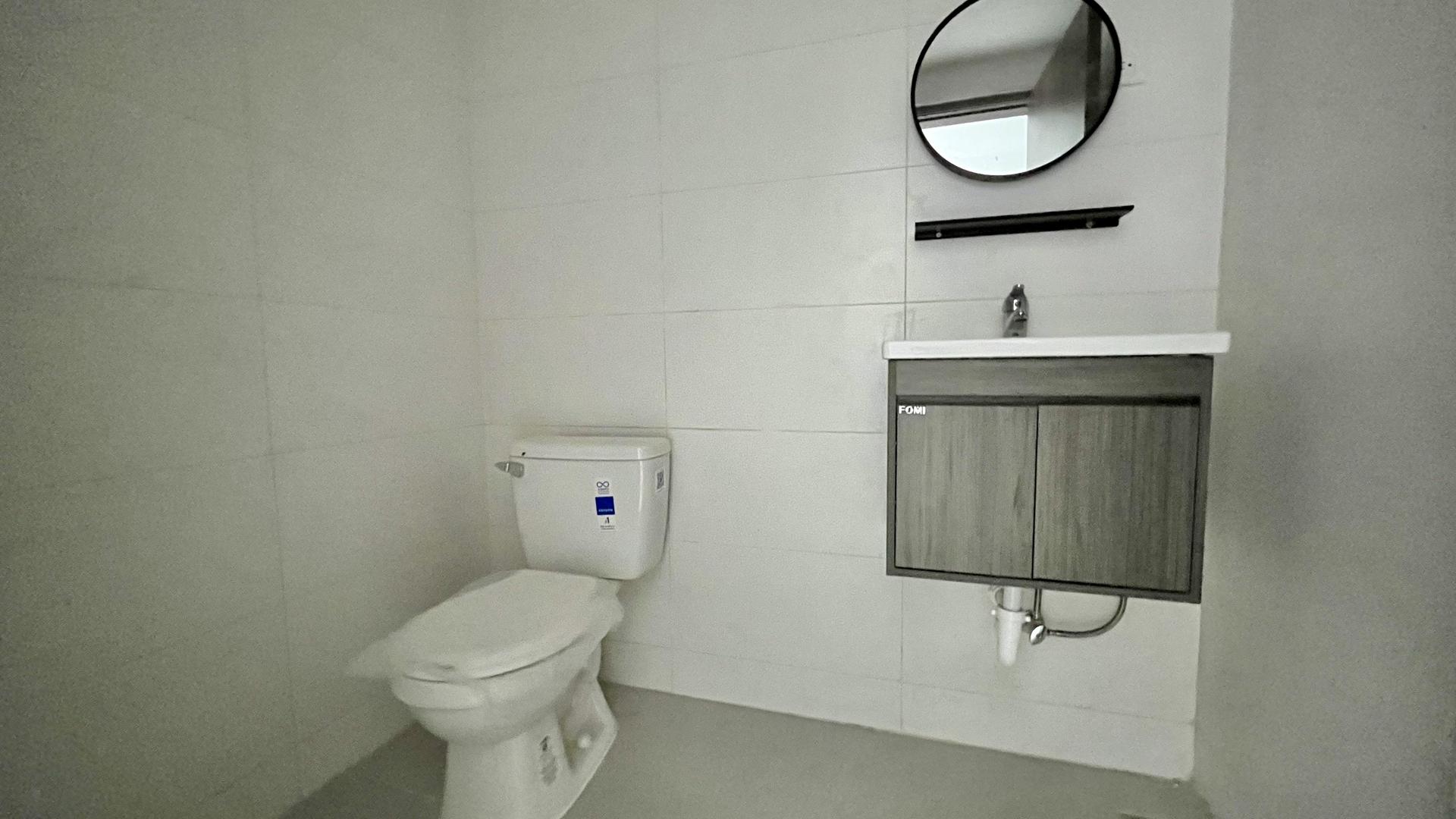 oficinas y locales comerciales - ¡Local Comercial en Alquiler con Terraza en La Julia, Santo Domingo! 9