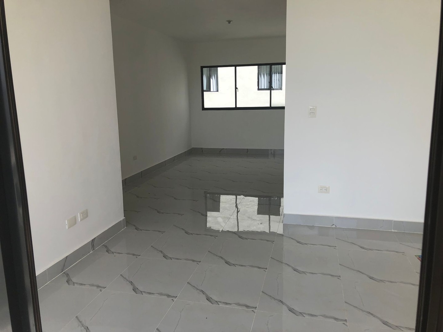 apartamentos - Apartamento Completamente Nuevo en Los Rieles, 3er Nivel  2