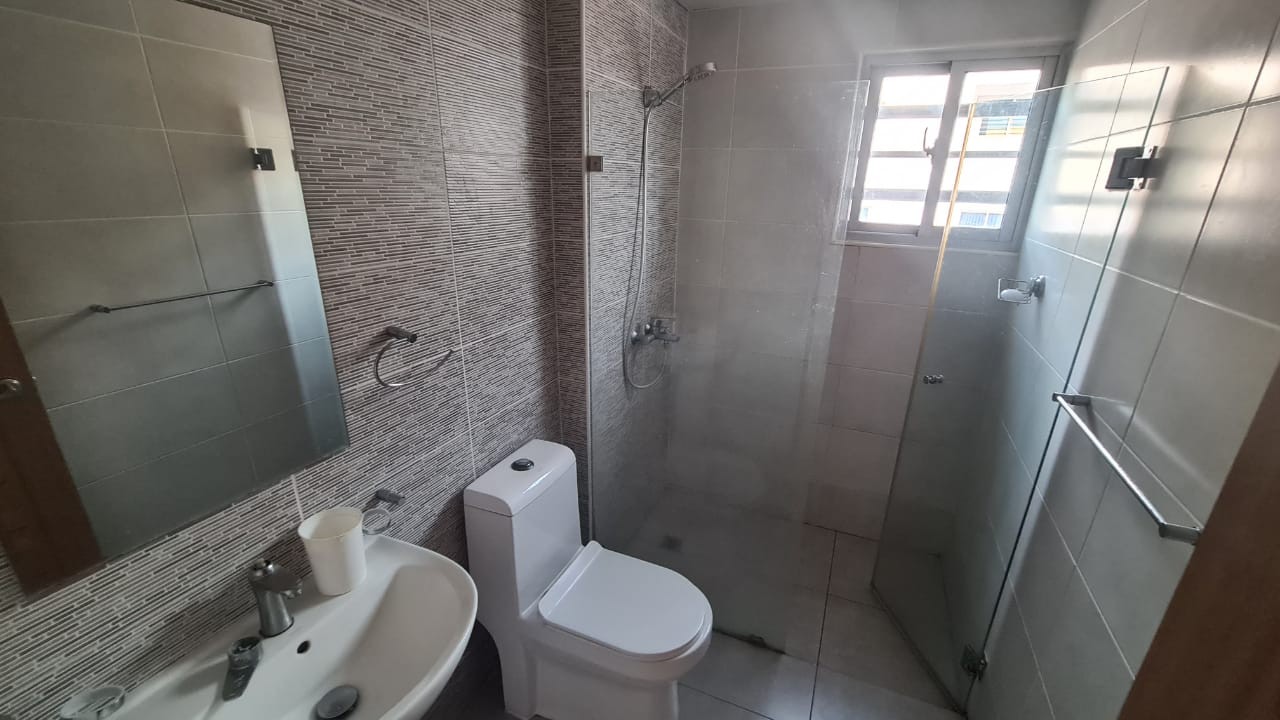 apartamentos - VENDO Amplio apartamento en zona exclusiva de Jardines del Sur No Ascensor. 0