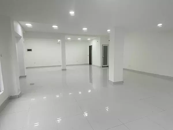 oficinas y locales comerciales - Local céntrico en Primer nivel 3