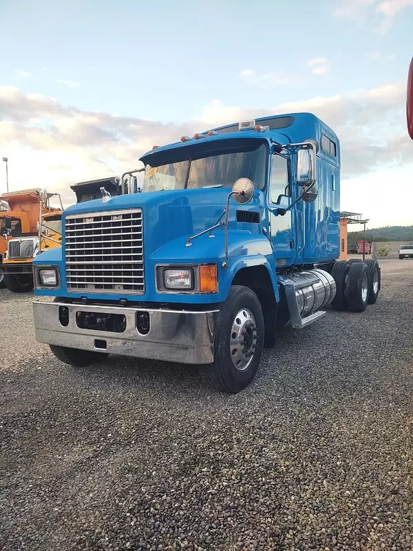 camiones y vehiculos pesados - MACK PINNACLE 2012 2