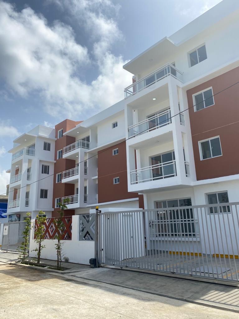 apartamentos - Venta de casa en la autopista de san Isidro santo  domingo 1er nivel listo