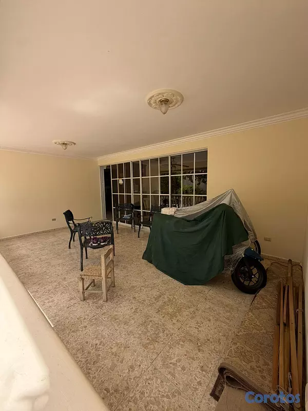casas - Exclusiva Residencia en Baní | Piscina, Jardines y Amplios Espacios 5