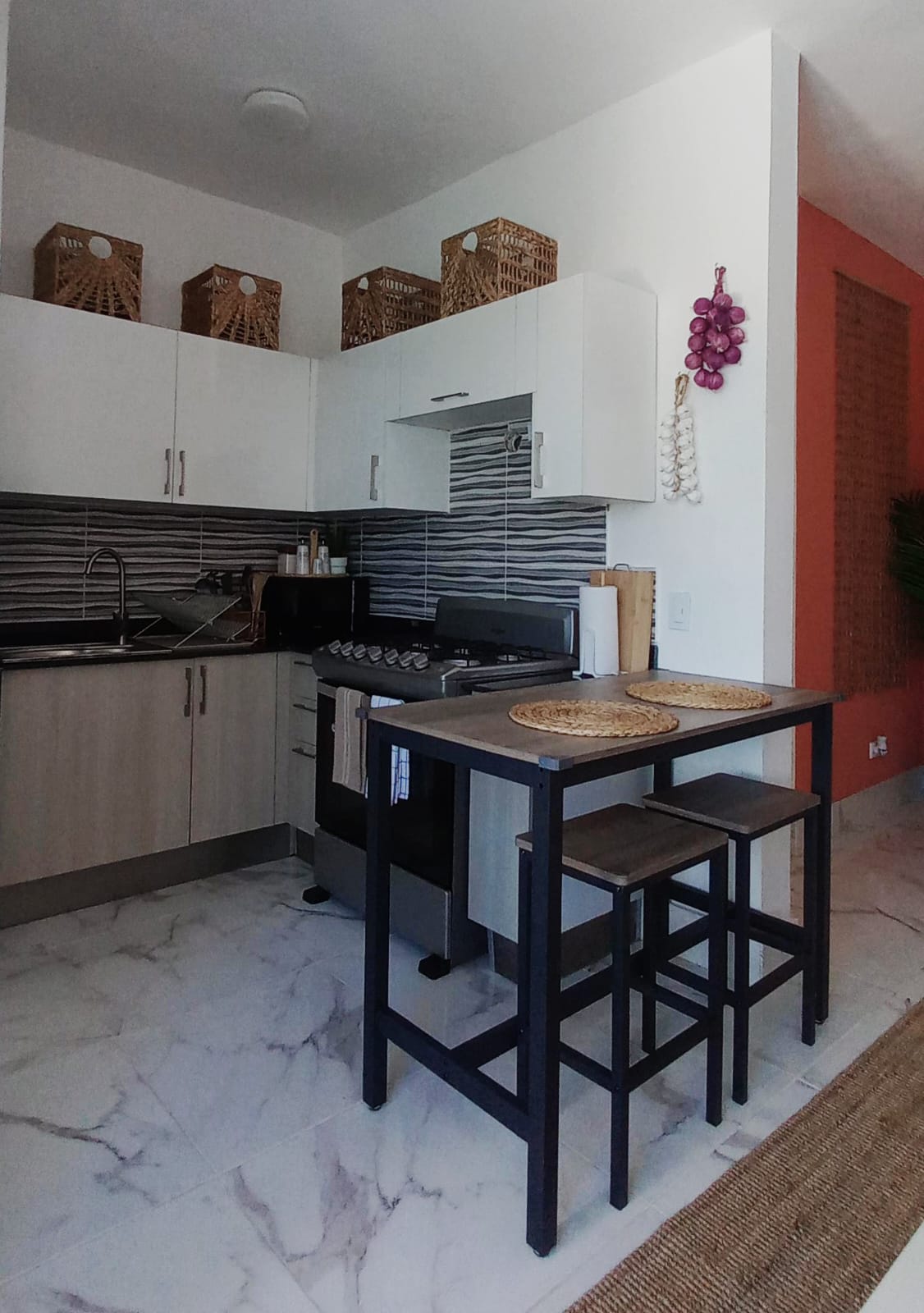 apartamentos - Rento apartamento amueblado en zona universitaria torre con ascensor planta  3
