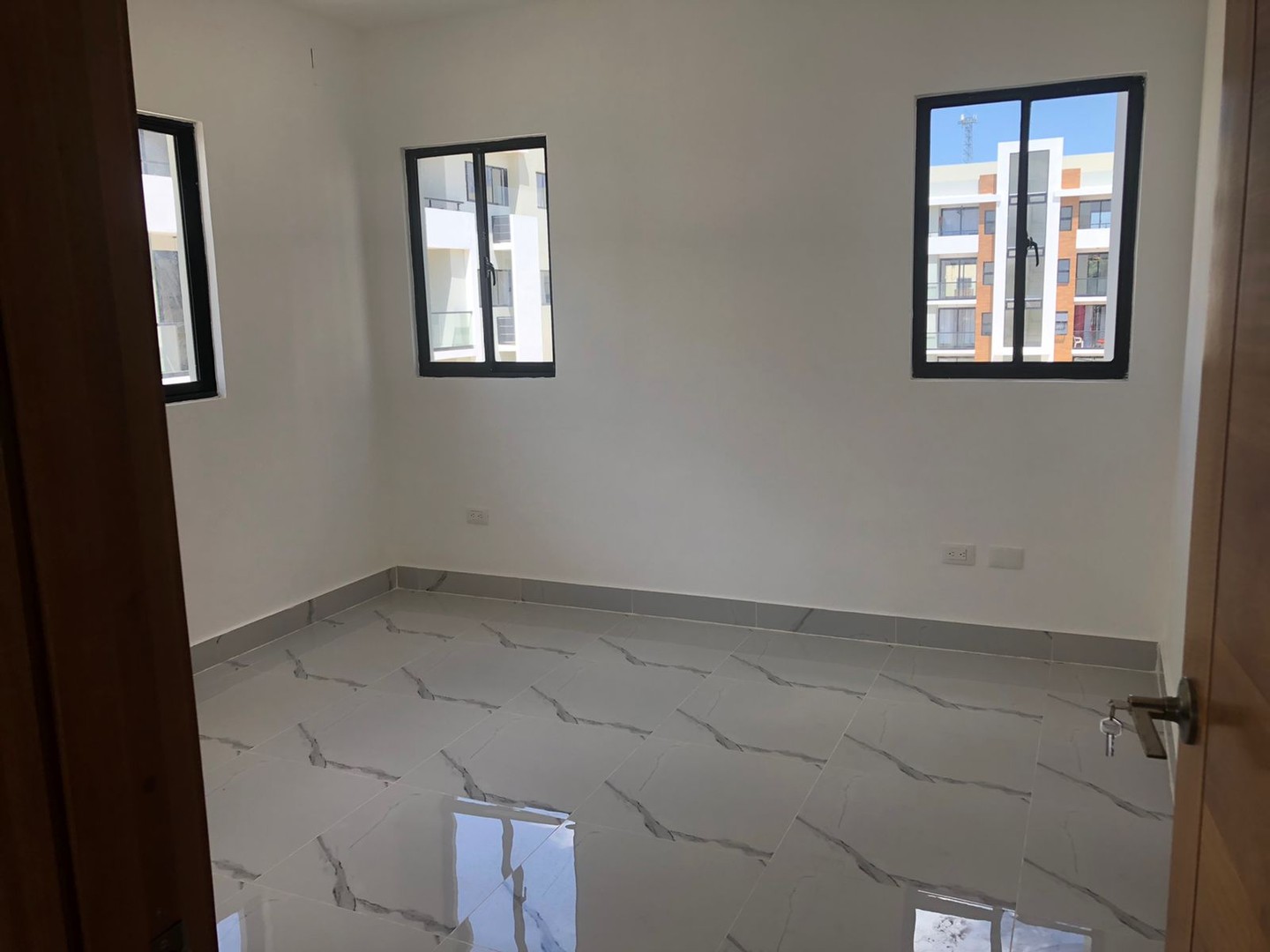 apartamentos - Apartamento Completamente Nuevo en Los Rieles, 3er Nivel  3