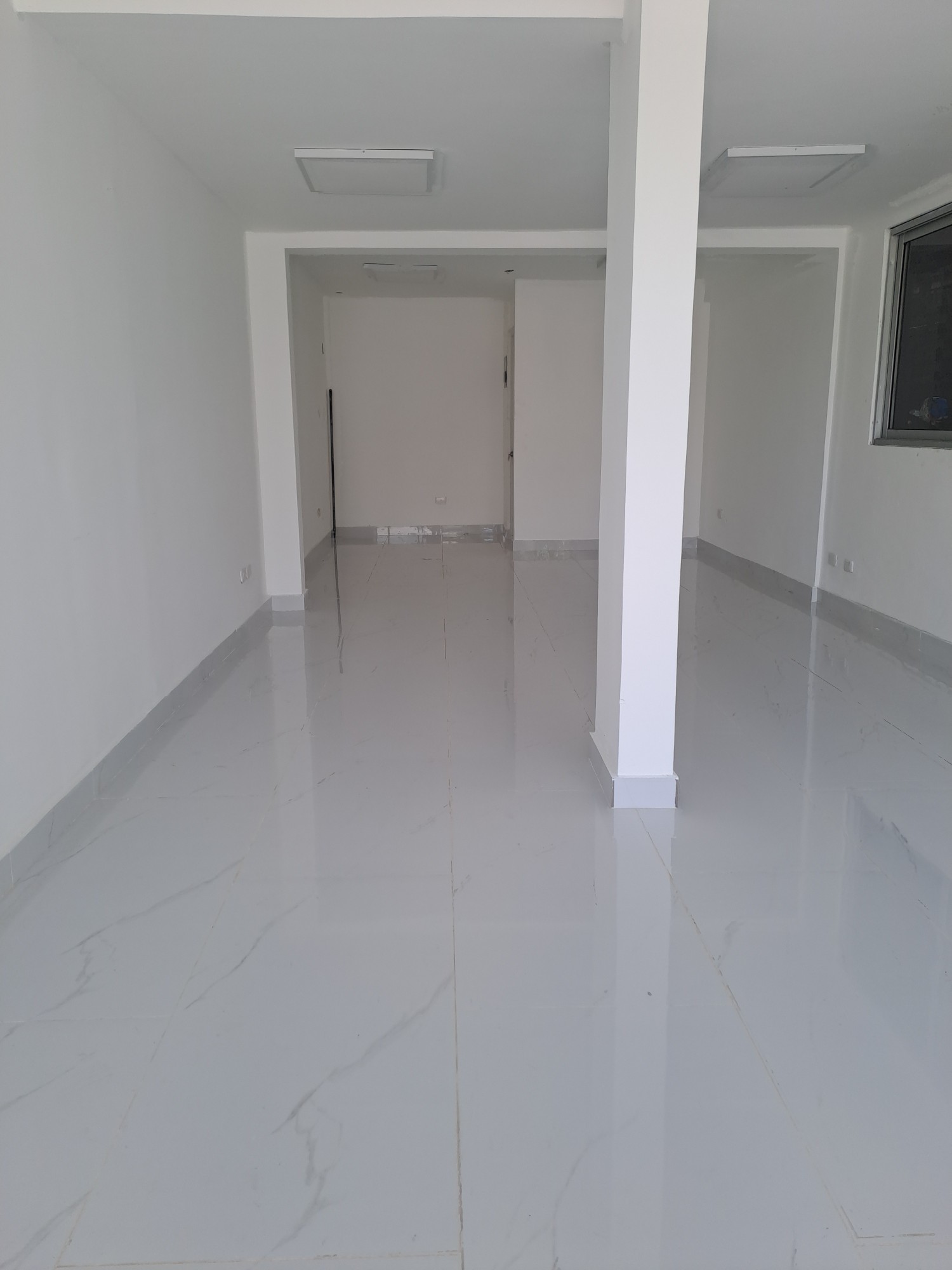 oficinas y locales comerciales - 🔵Alquilo Local 40 mts 1er piso en los prados 
