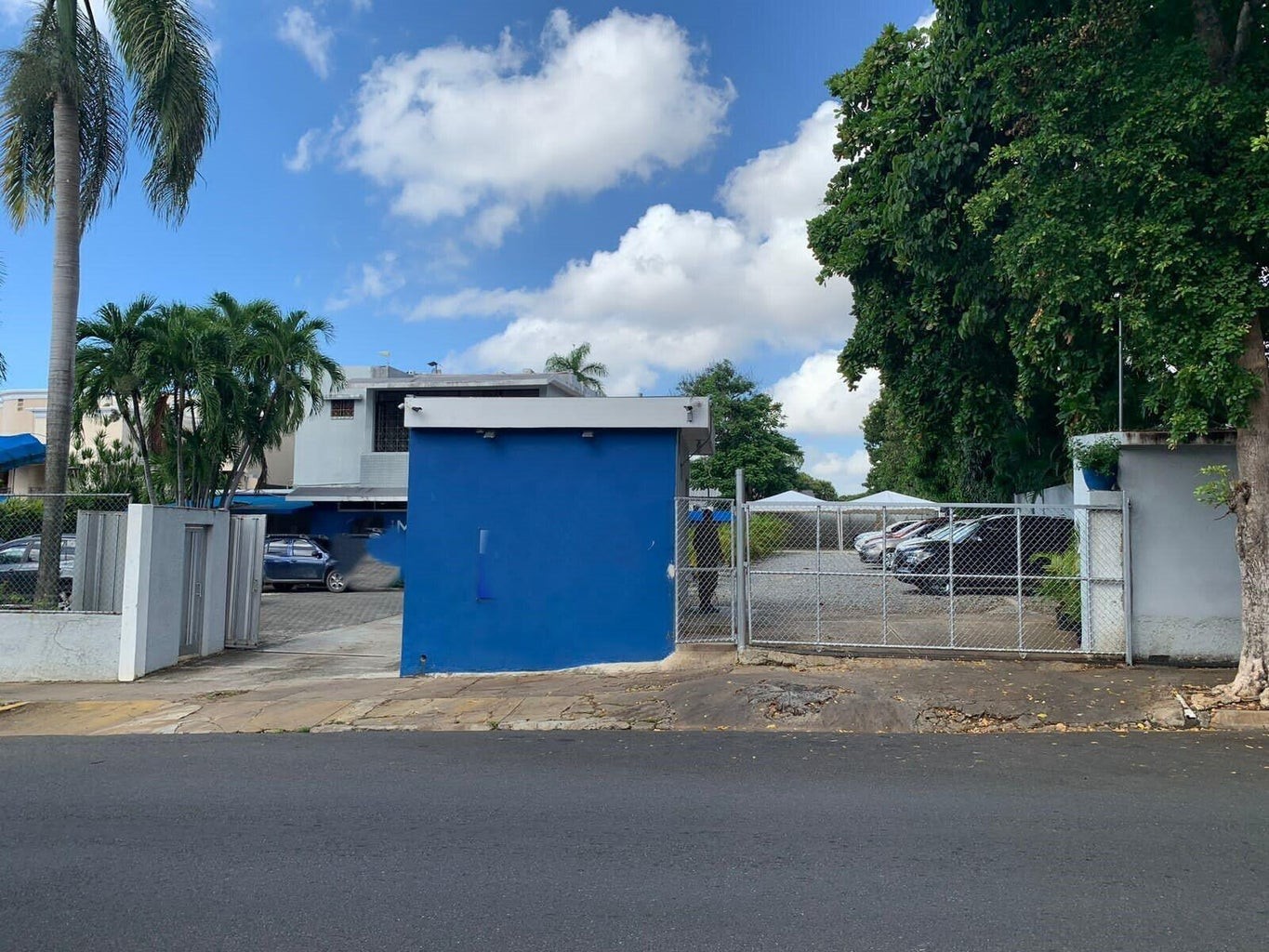 casas - Casa para uso comercial de 500 m2 de construcción y 1500 m2 de solar. Alquiler 8