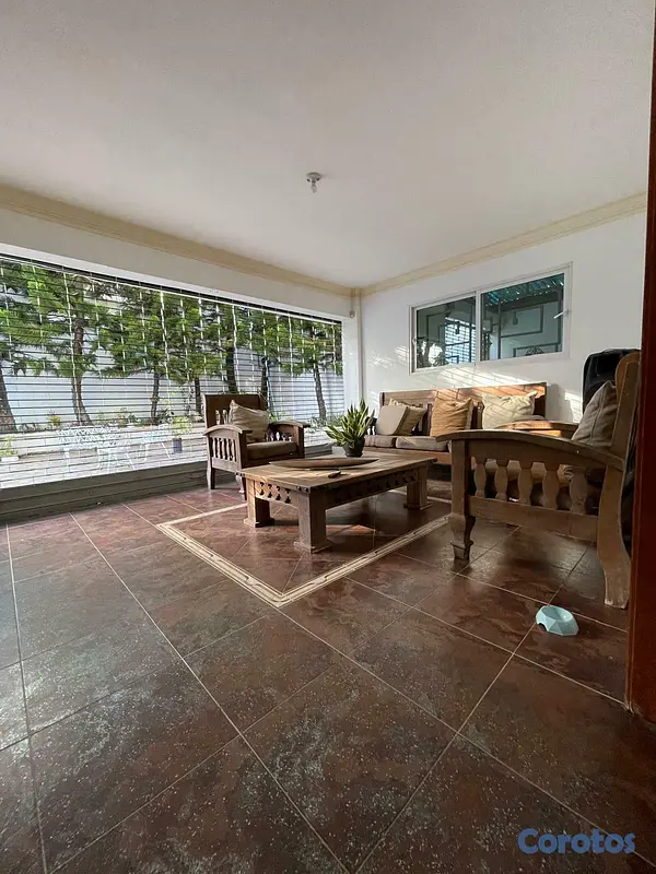 casas - Exclusiva y amplia propiedad ubicada en el sector  15