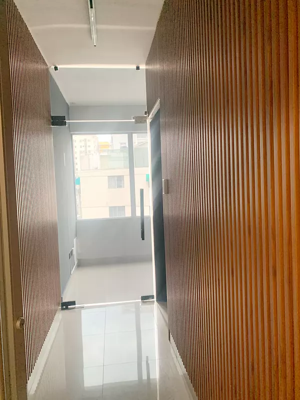 oficinas y locales comerciales - Local céntrico en evaristo 6