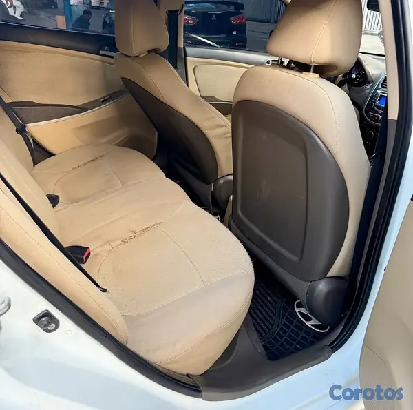 carros - Hyundai accent SE 2012 6