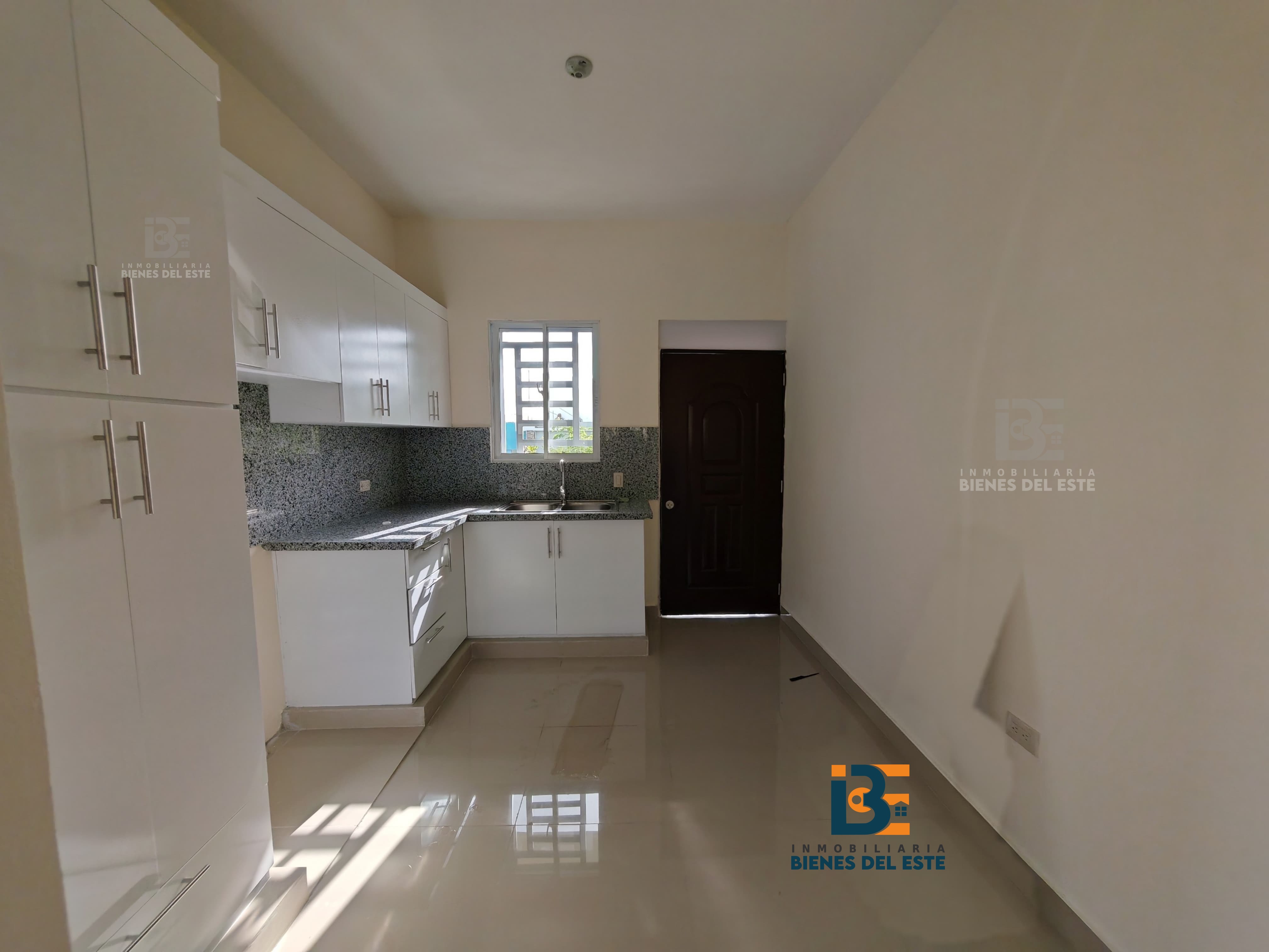 casas - Se Vende Vivienda Nueva, con mucho Patio en SPM. 2