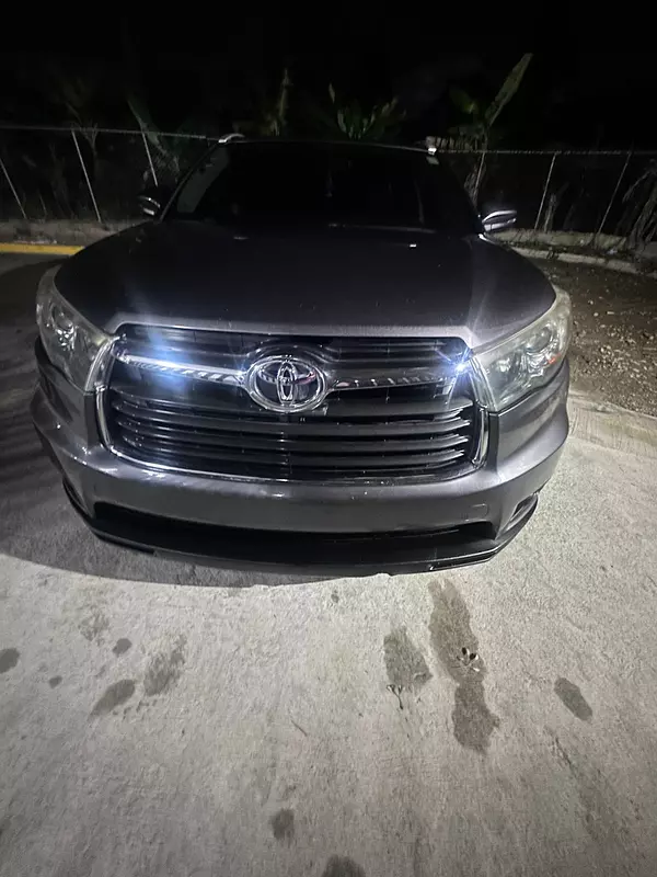 jeepetas y camionetas - Toyota higlander xle 2015 6
