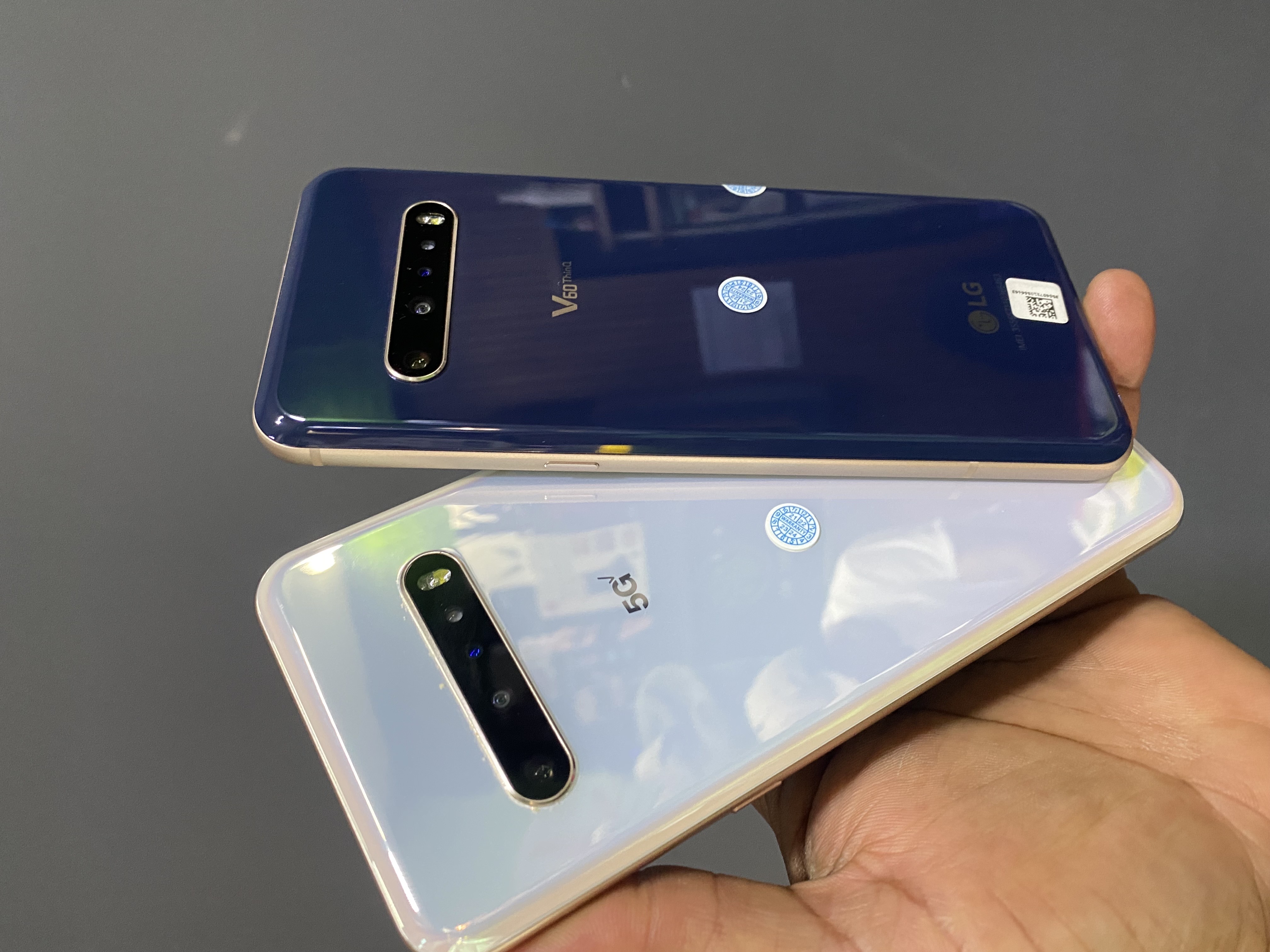 celulares y tabletas - LG v60  3