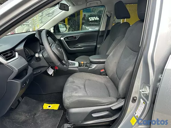jeepetas y camionetas - Toyota Rav4 LE año 2020 8
