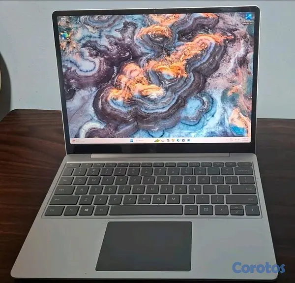 computadoras y laptops -  Microsoft Surface Laptop Go en excelentes condiciones
 4