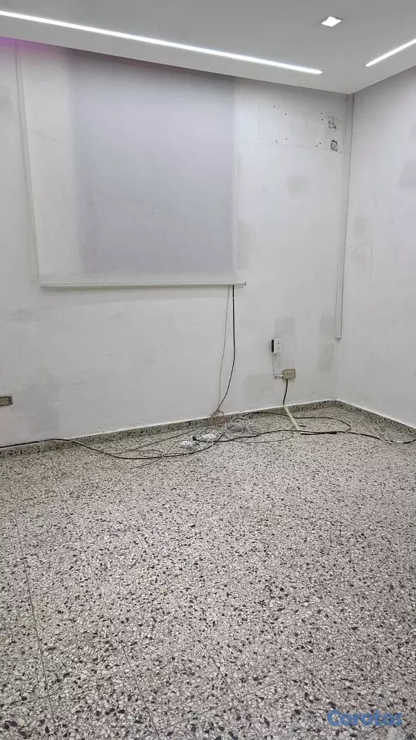 oficinas y locales comerciales -  ALQUILO AV. ROMULO, LOCAL PARA OFICINA, SPA, ODONTOLOGÍA / 100 MTS 2DO NIVEL 5
