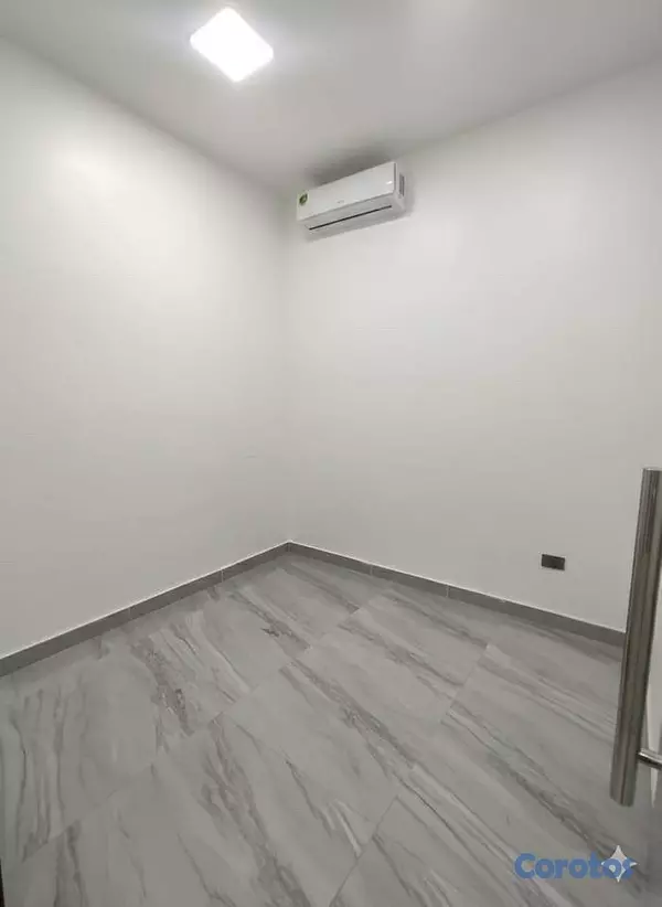 oficinas y locales comerciales - Vendo local comercial en coral mall 4
