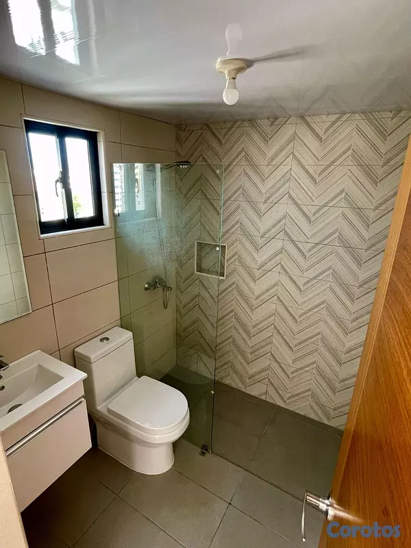 apartamentos - APARTAMENTO EN VENTA EN PISO ALTO CON ASCENSOR  9