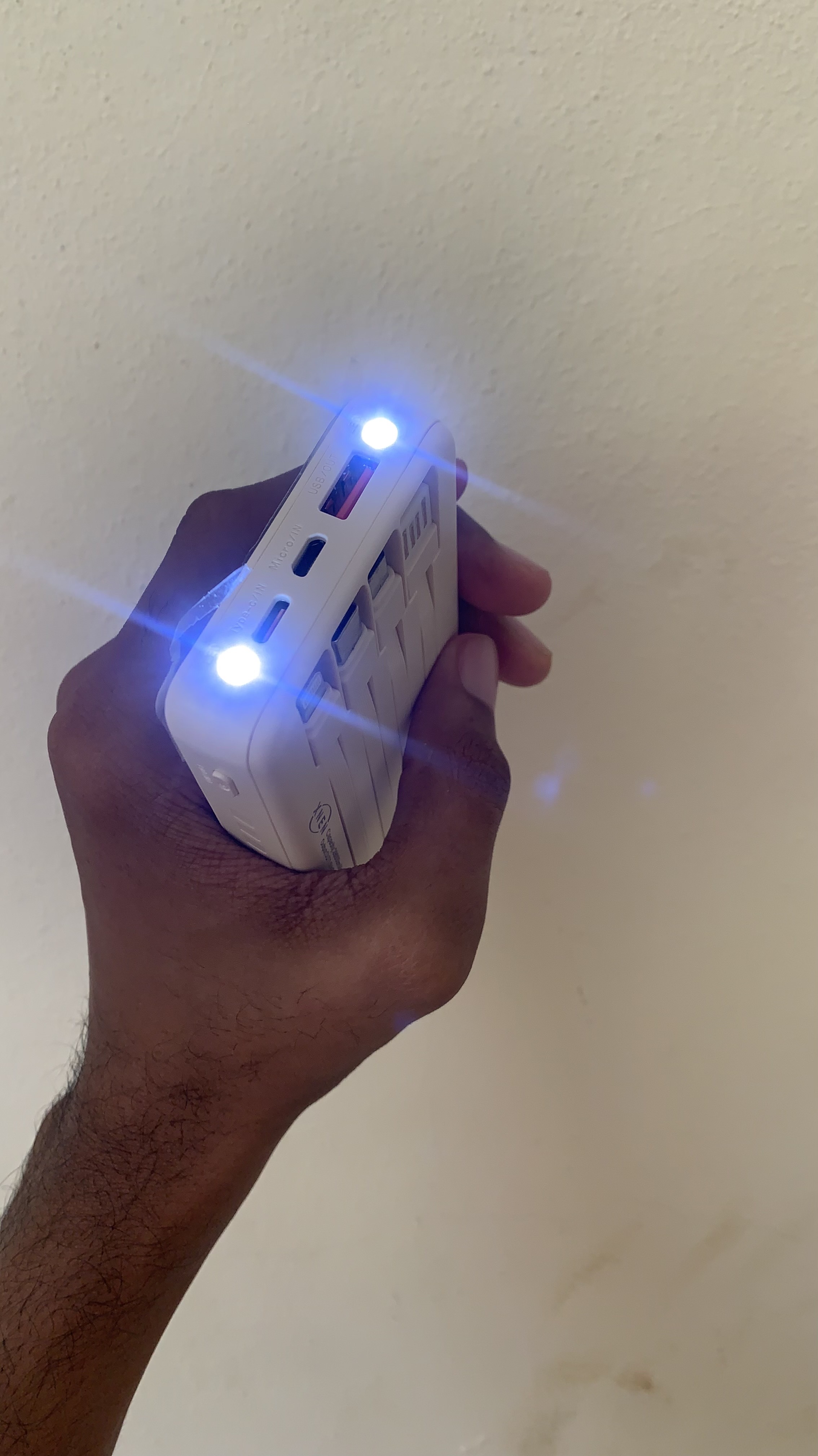 celulares y tabletas - Cargador portátil 28,000mah con linterna incluida y 65W de carga rápida  2